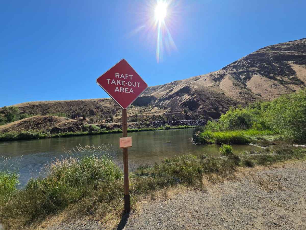 Roza Raft & Tube Takeout Sign